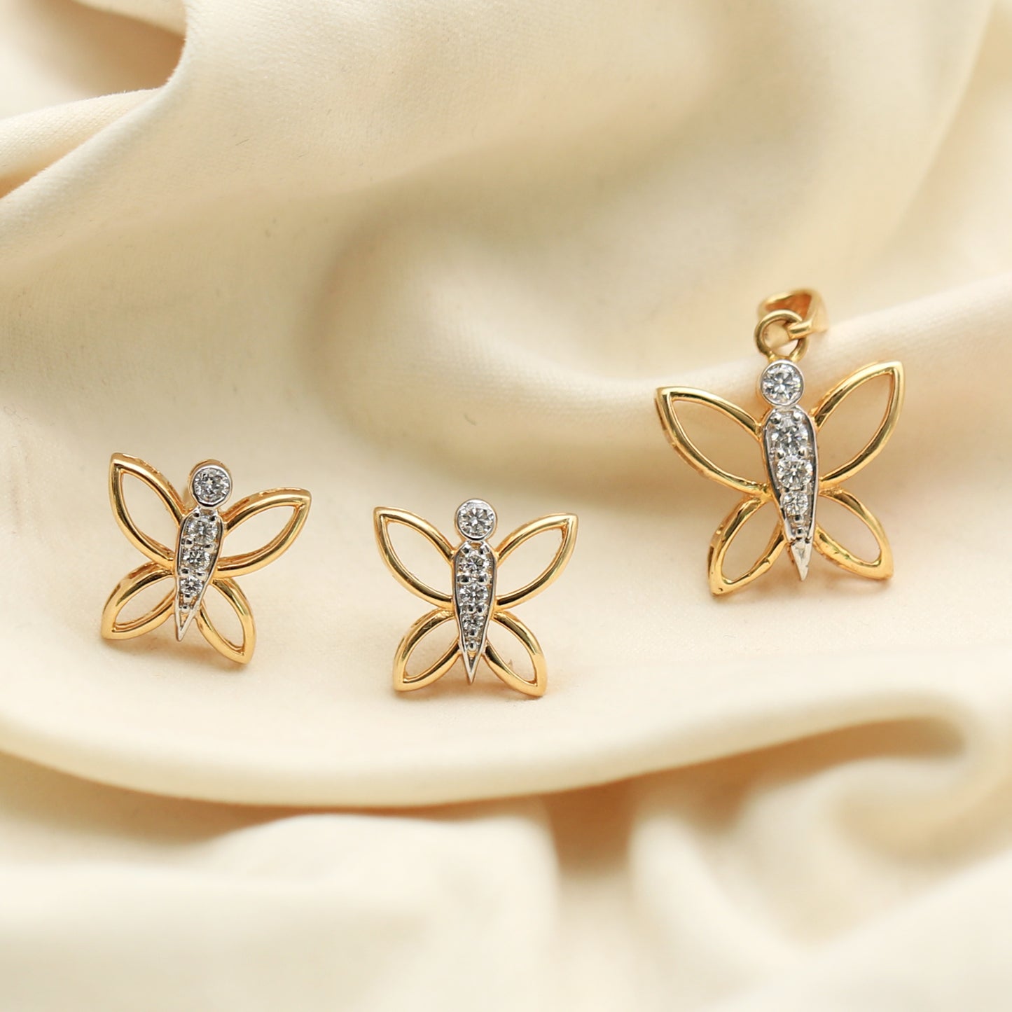 18KT Yellow Gold 0.26 Ct Butterfly Design Natural Diamond Pendant And Earrings