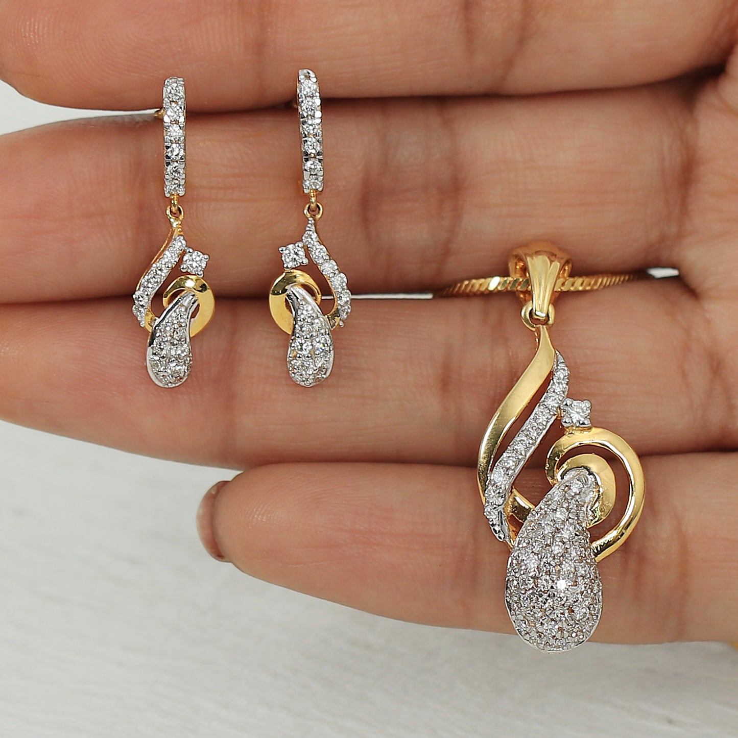 18KT 1.26 Ct Natural Diamond Pendant And Earrings Set, IGI Certified Jewelry