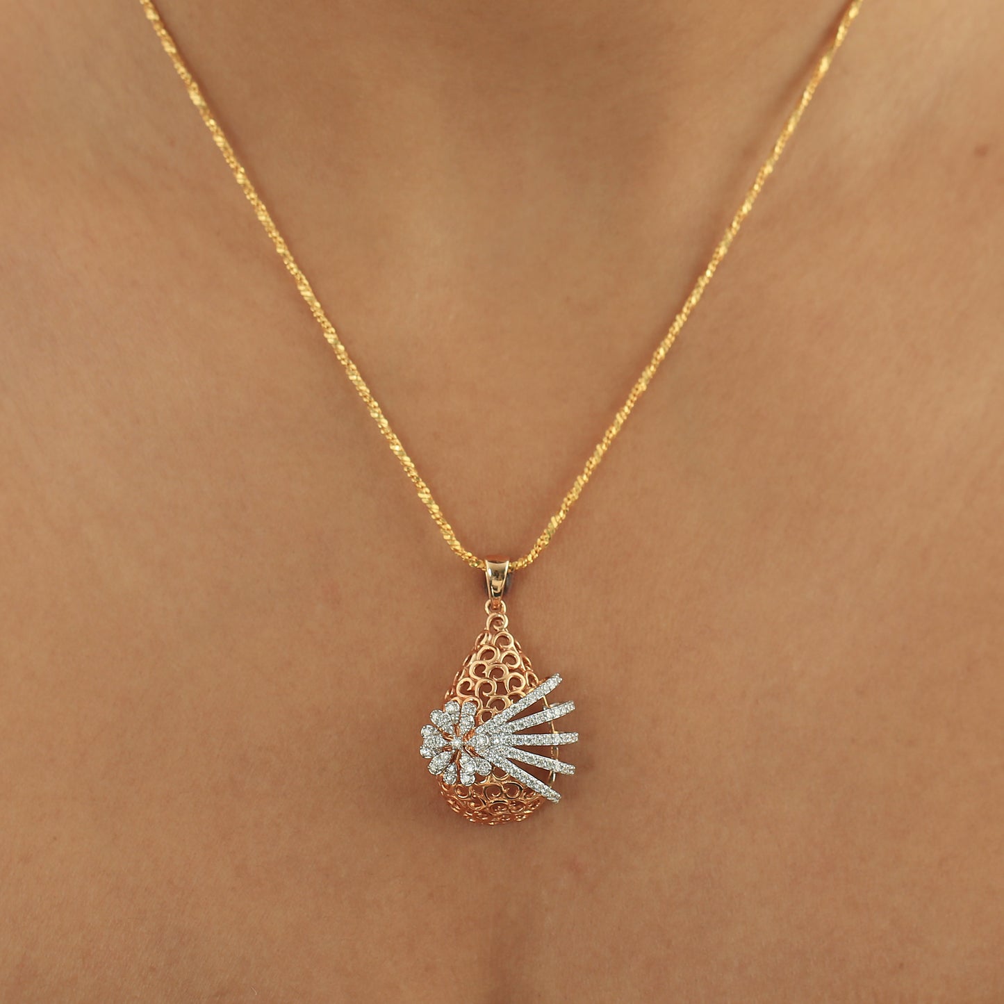 0.88 Ct Fine Diamond Pendant Necklace 18K Gold IGI Certified G-H VS