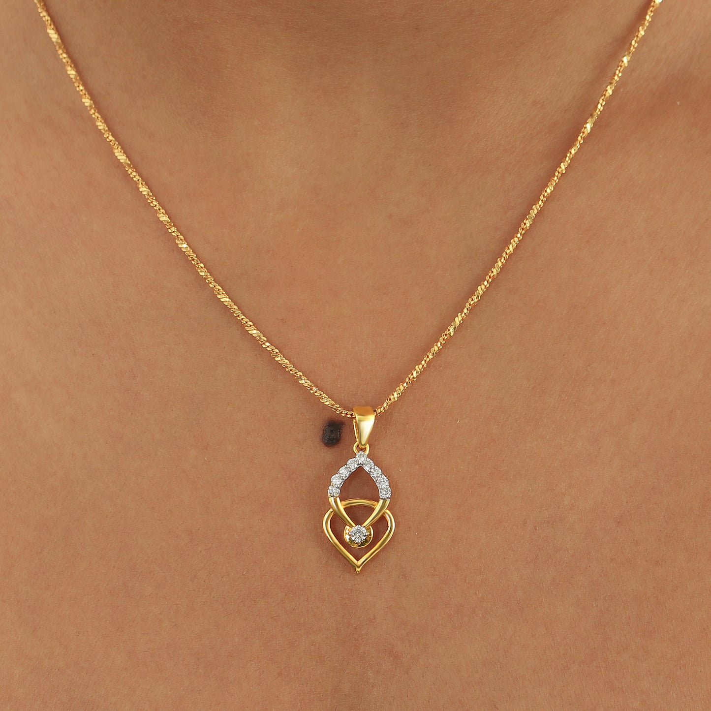 0.26 Ct IGI Certified Natural Diamond Necklace Pendant in 18K Gold for Women