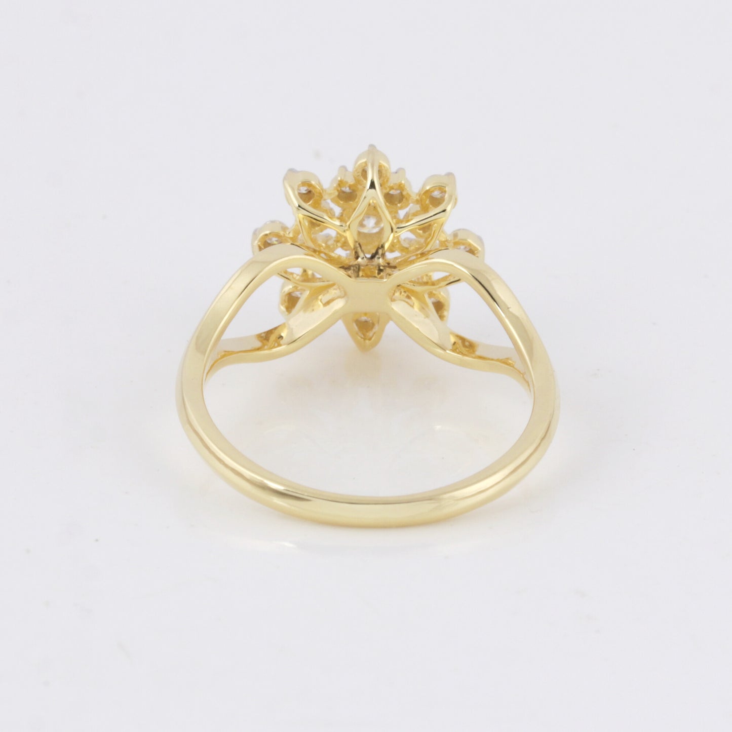 IGI Certified Lab Grown Diamond Oval Halo Ring, 0.24ct tw — 18K Solid Gold