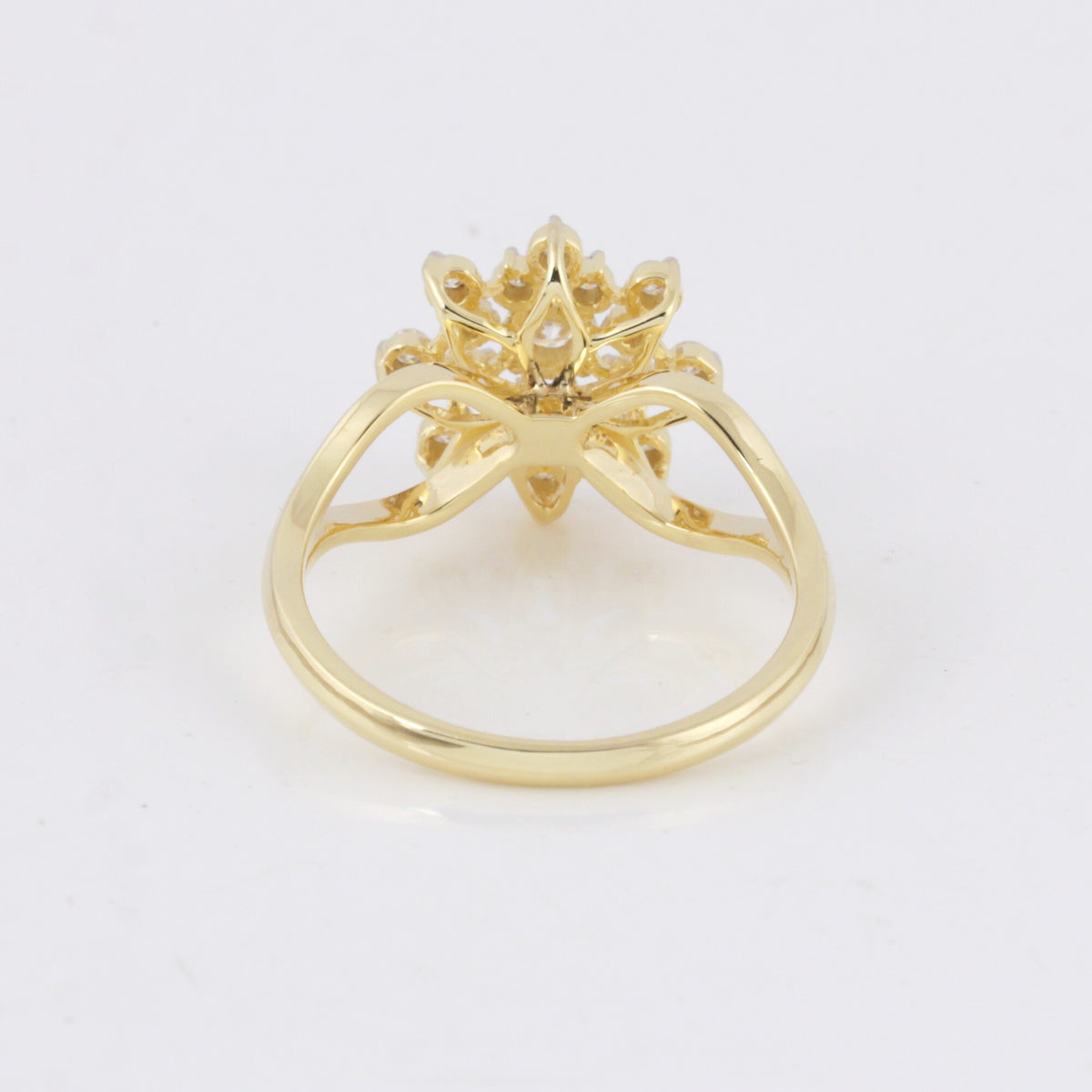IGI Certified Lab Grown Diamond Oval Halo Ring, 0.24ct tw — 18K Solid Gold
