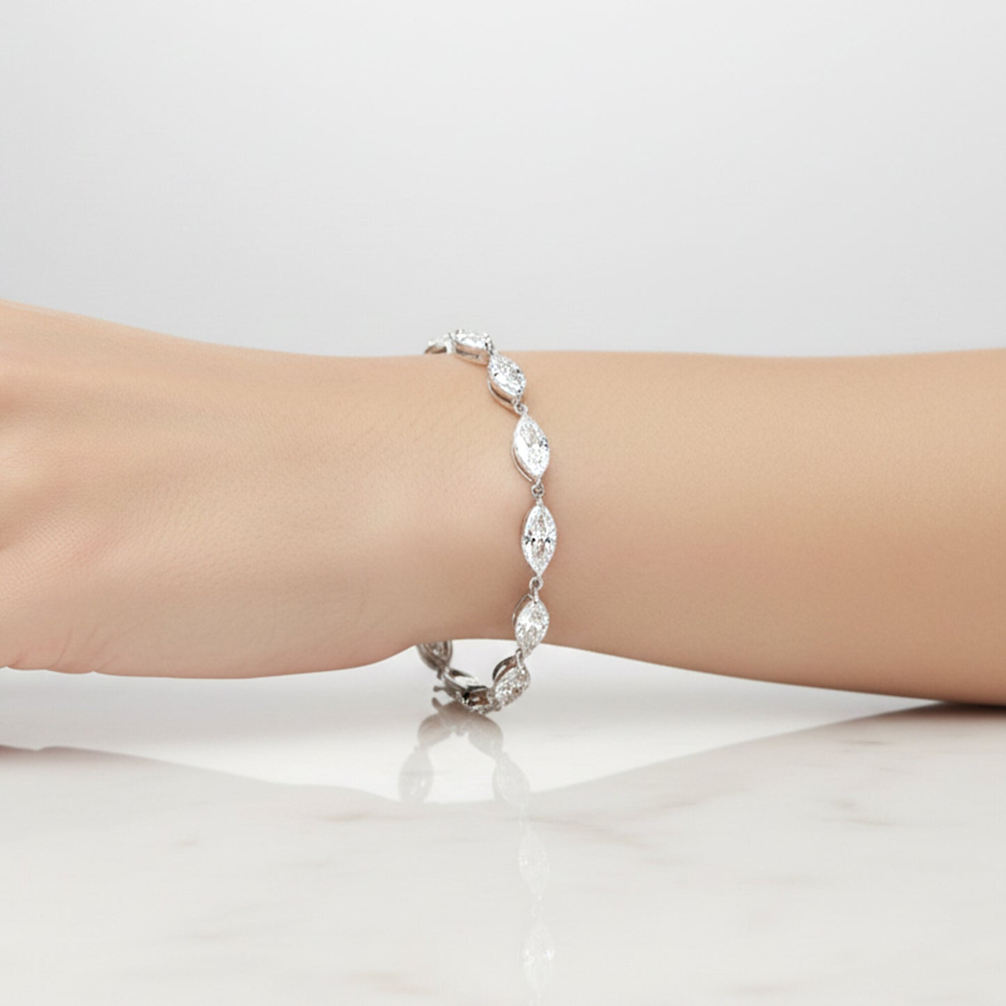 IGI Certified Lab Grown Diamond Graduated Tennis Bracelet — 18K Solid Gold, 12.4 Carat