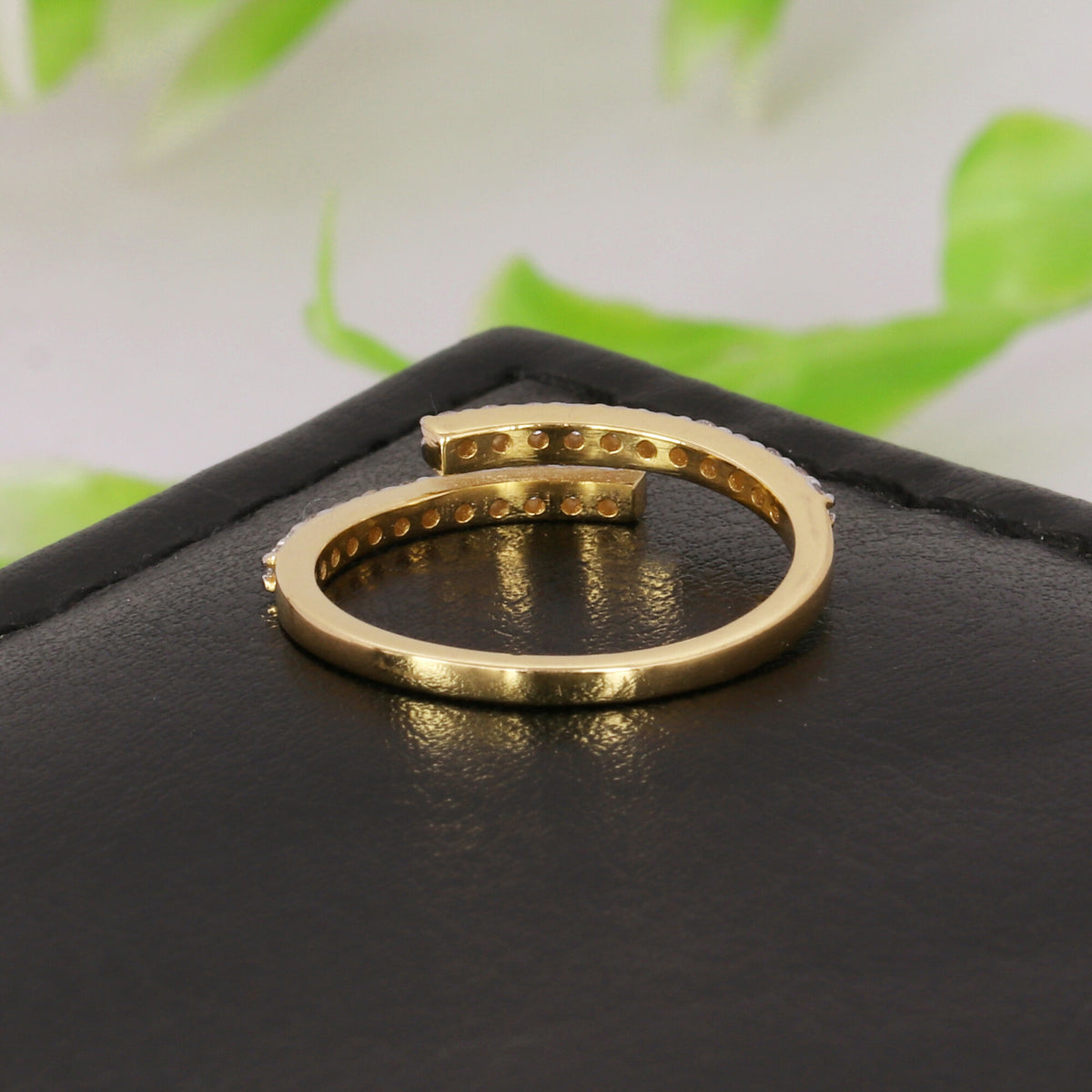 IGI Certified Lab Grown Diamond Round-Cut Ring — Solid 18K Gold