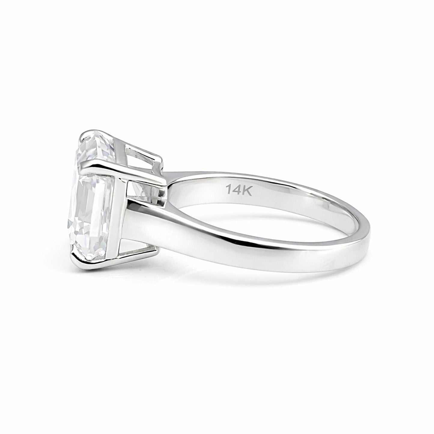 Close-up of 2.8ct asscher cut lab diamond, VS1 clarity, full crown view