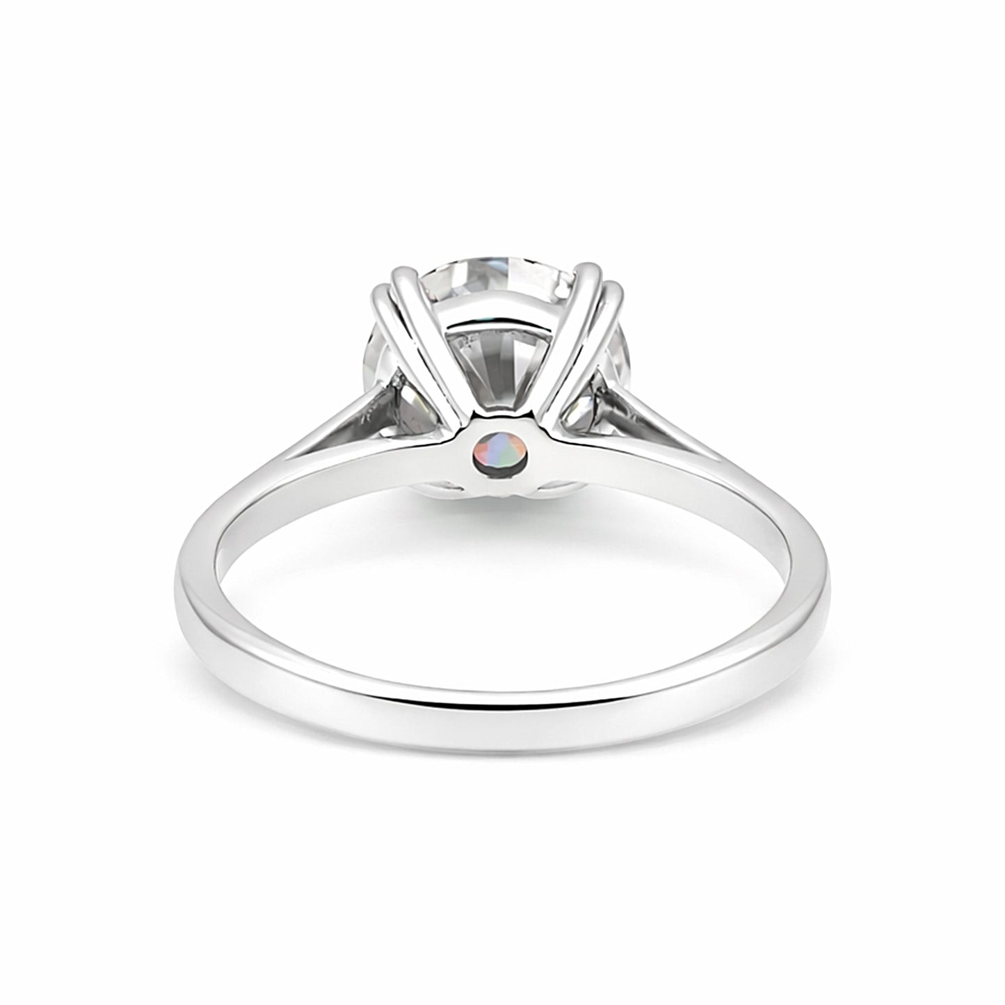 Close-up of large round brilliant lab diamond, VS1 clarity grade and table view