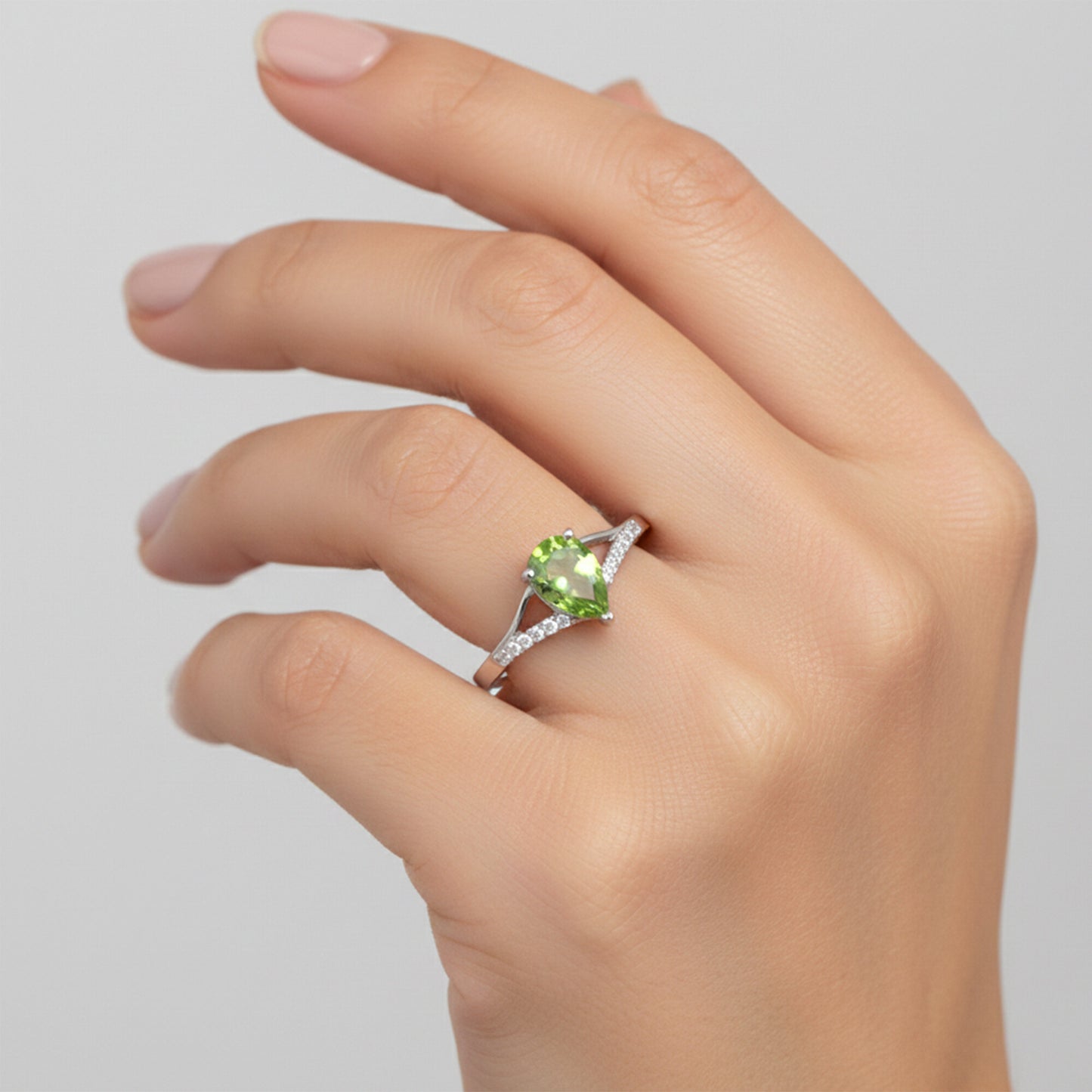 Pear Green Amethyst Classic Ring in 925 Sterling Silver for Anniversary