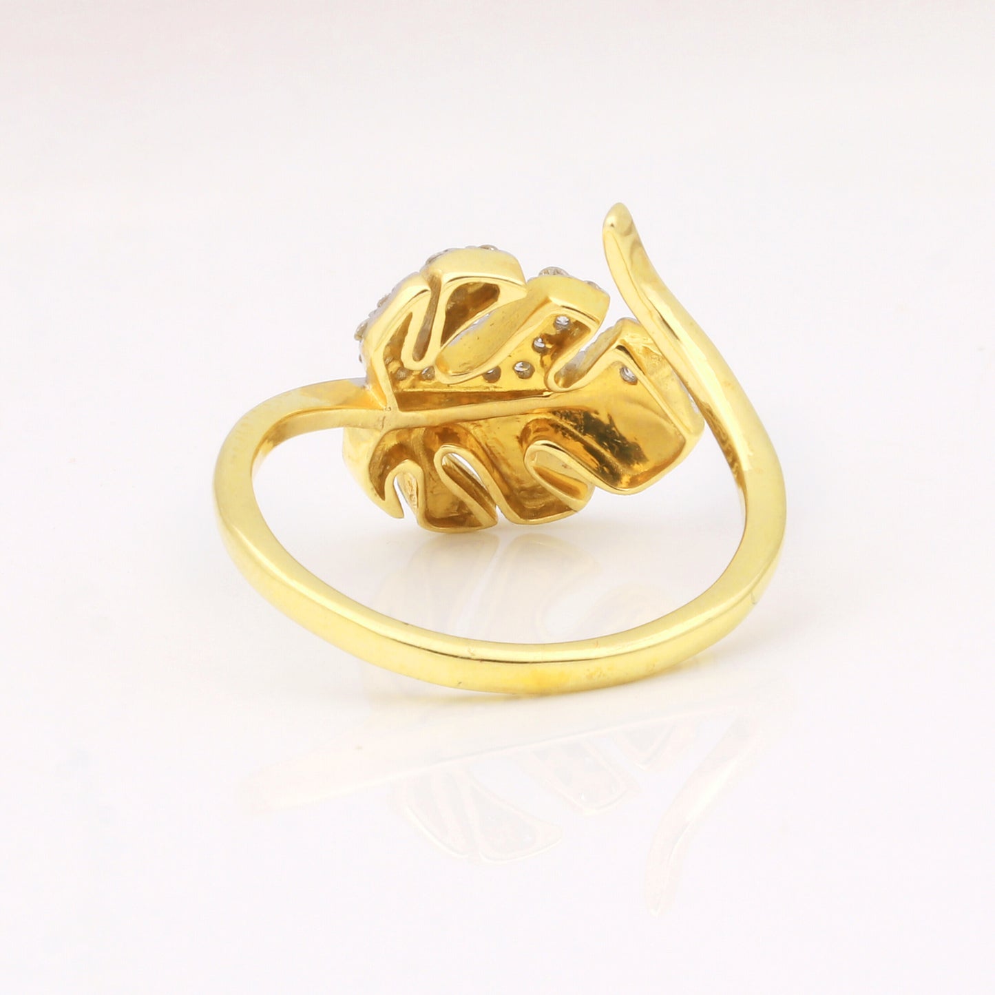 0.22 Ct. IGI Certified 18K Yellow Gold Blue Enamel Diamond Monstera Leaf Ring - view 6
