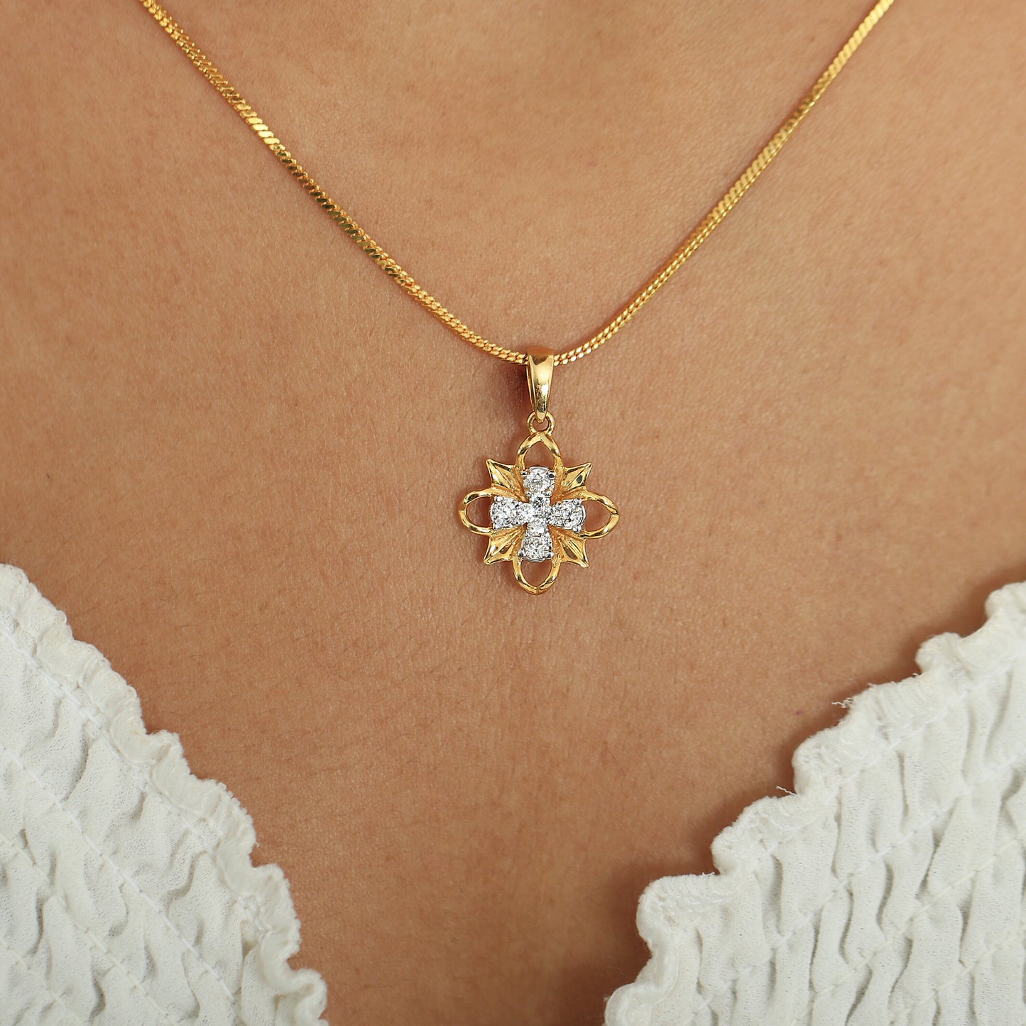 IGI Certified 0.72 Ct Pendant And Earring Set with Natural Diamonds in 18KT Gold - view 2