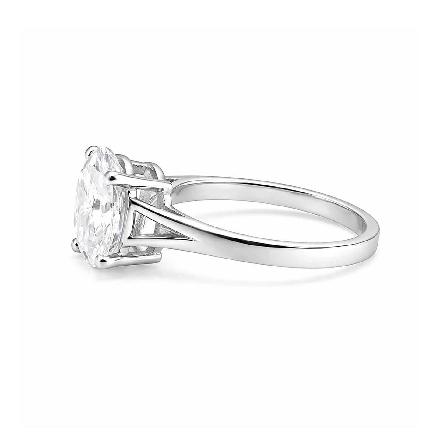 GEMHUB & CO. 3 Ct oval cut lab-grown diamond ring in 18k gold vermeil with VS1 clarity.