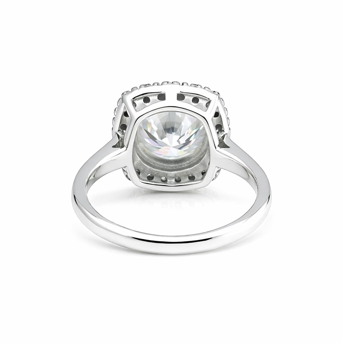 GEMHUB & CO. 4.00 Ct round cut lab grown diamond ring in 18k gold vermeil with VS1 clarity.