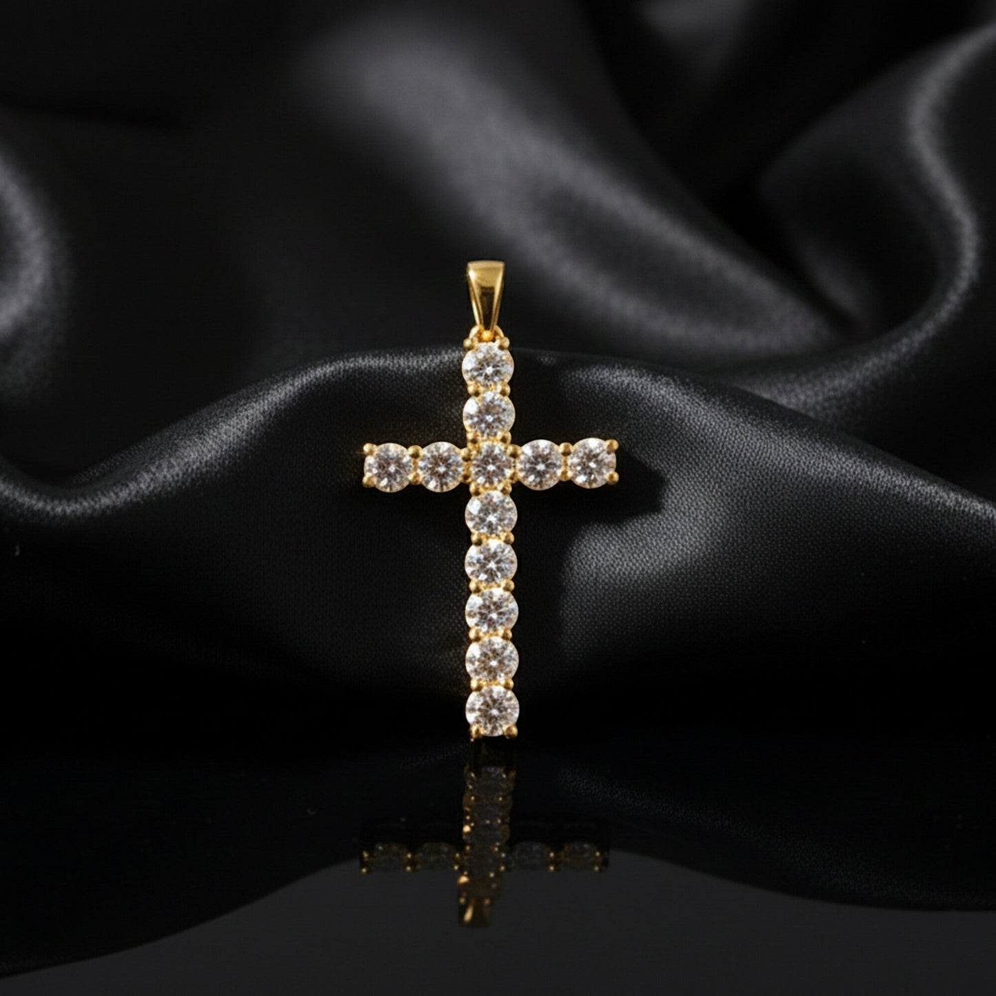GEMHUB & CO. 1.20 Ct round cut blue lab grown diamond cross pendant in 18k gold vermeil with VS1 clarity.