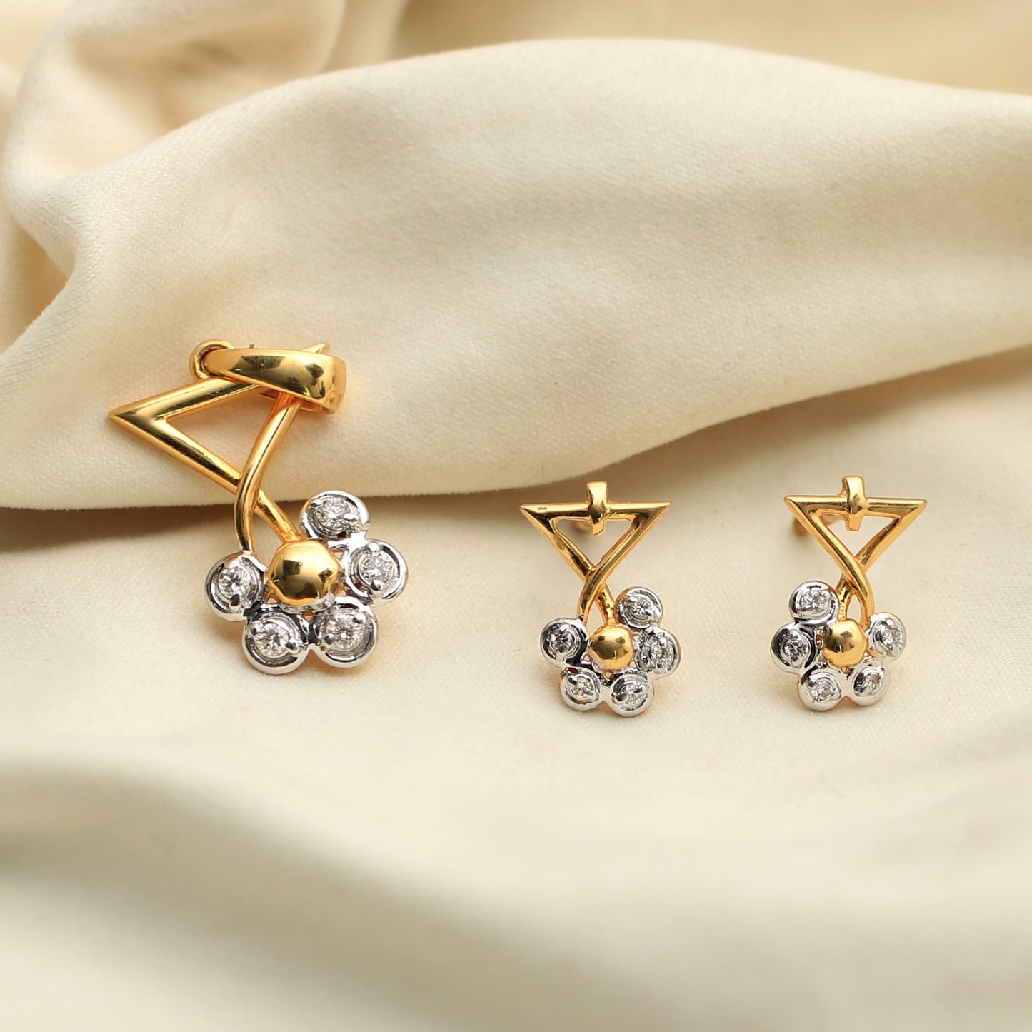 0.18 Ct IGI Certified Natural Diamond Pendant And Earrings Set 18KT Yellow Gold