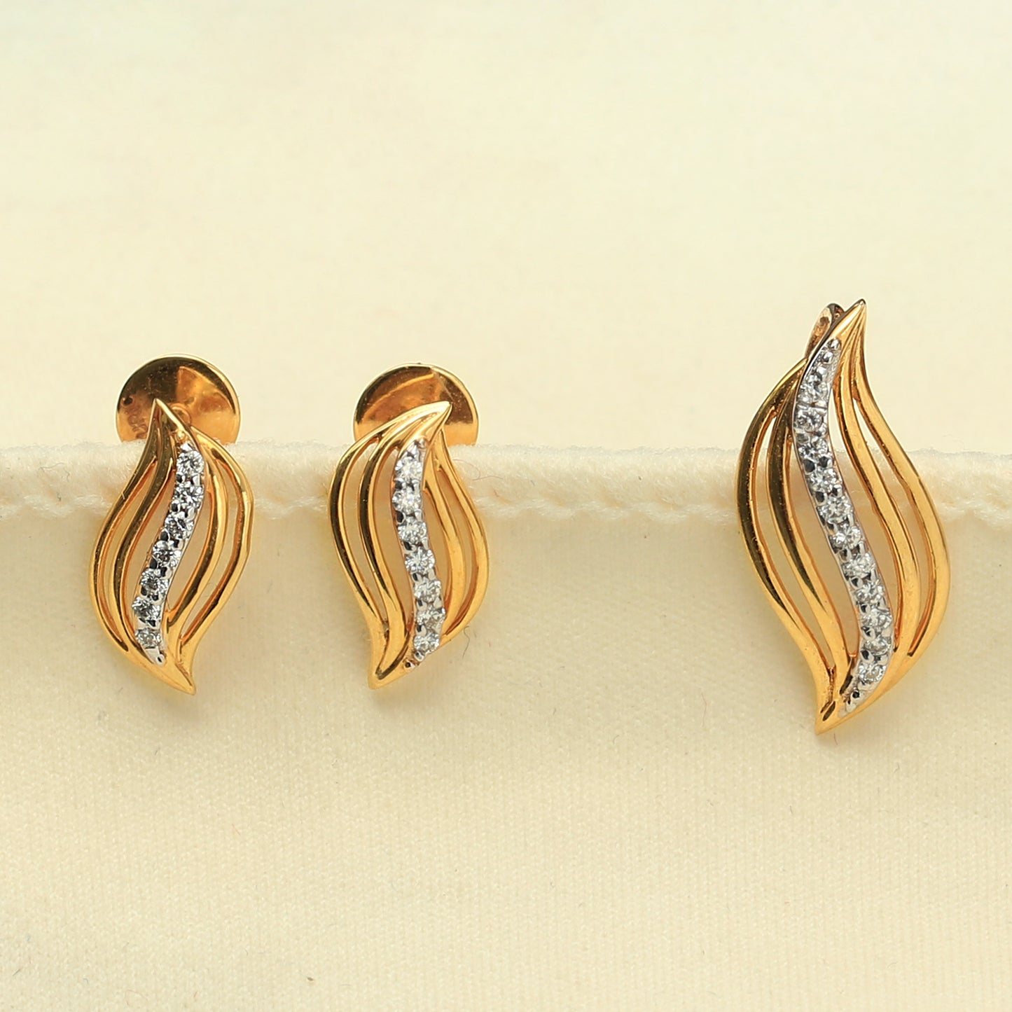 0.13 Ct. Natural Diamond  IGI Certified Pendant And Earrings in 18KT Yellow Gold