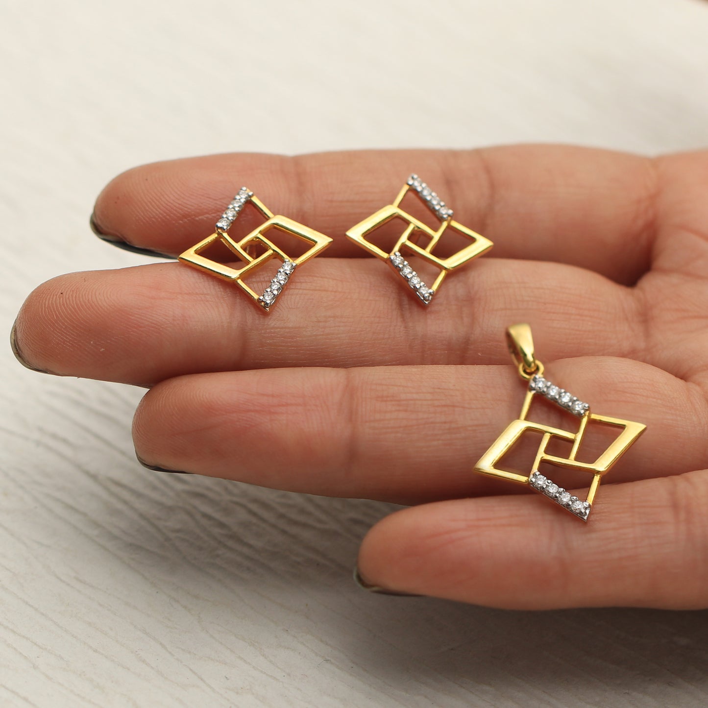 0.31 Ct. 18KT Yellow Gold Natural Diamond Pendant And Earrings Set for Gifting