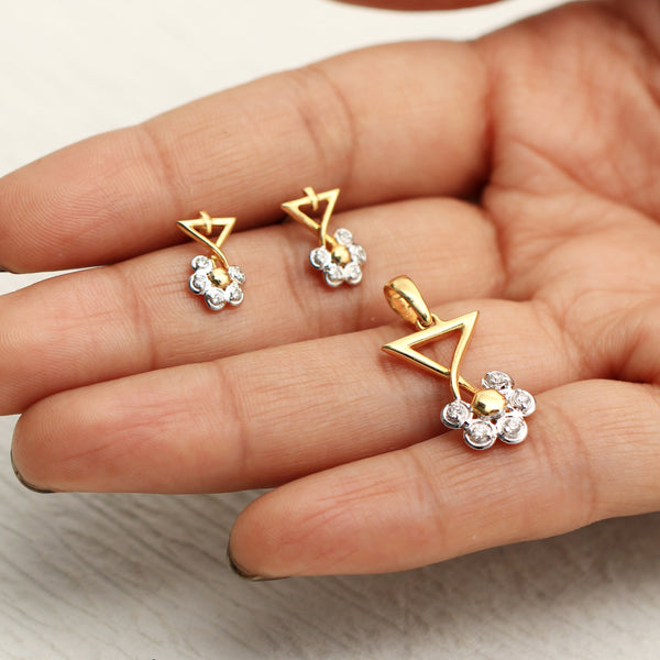 0.18 Ct IGI Certified Natural Diamond Pendant And Earrings Set 18KT Yellow Gold