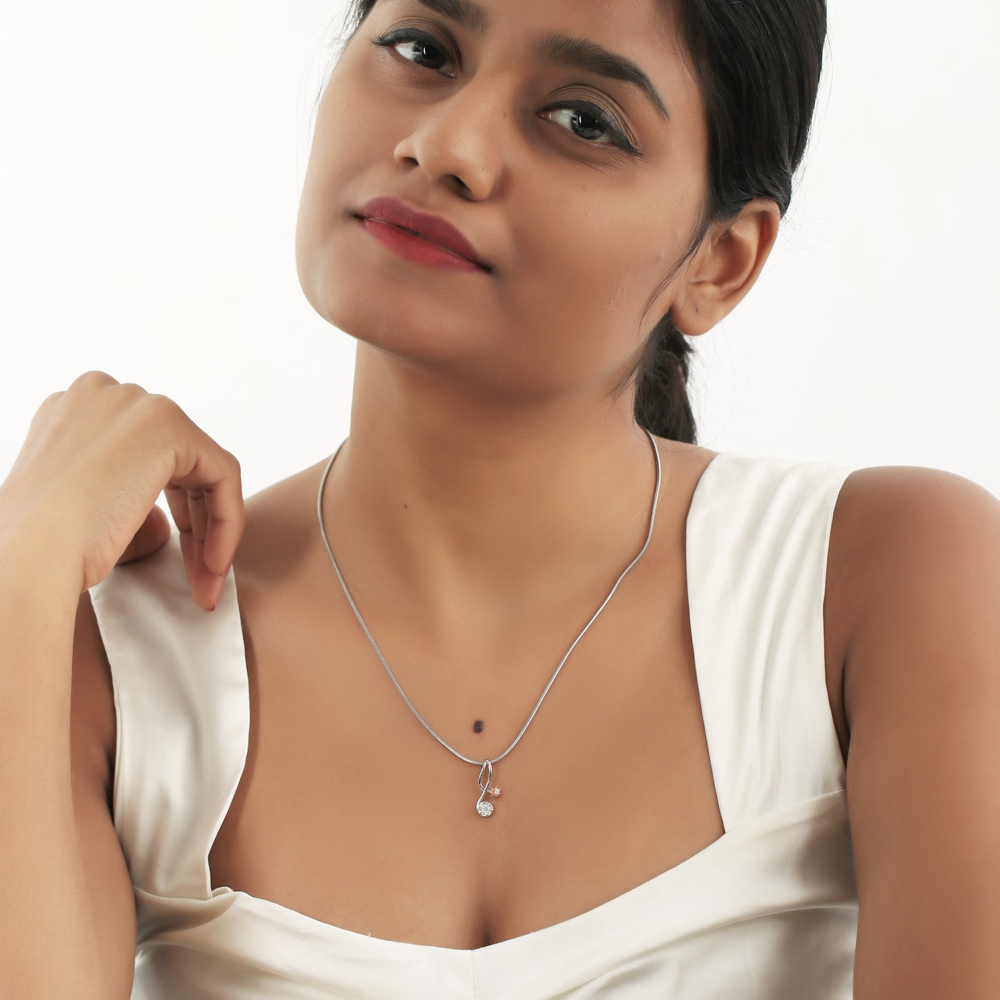 0.16 Ct IGI Certified Natural Diamond Necklace Pendant in 18K Gold
