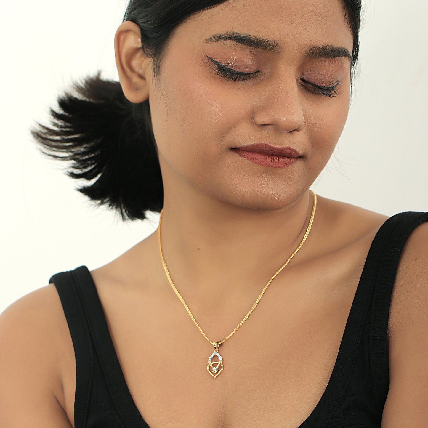 0.26 Ct IGI Certified Natural Diamond Necklace Pendant in 18K Gold for Women