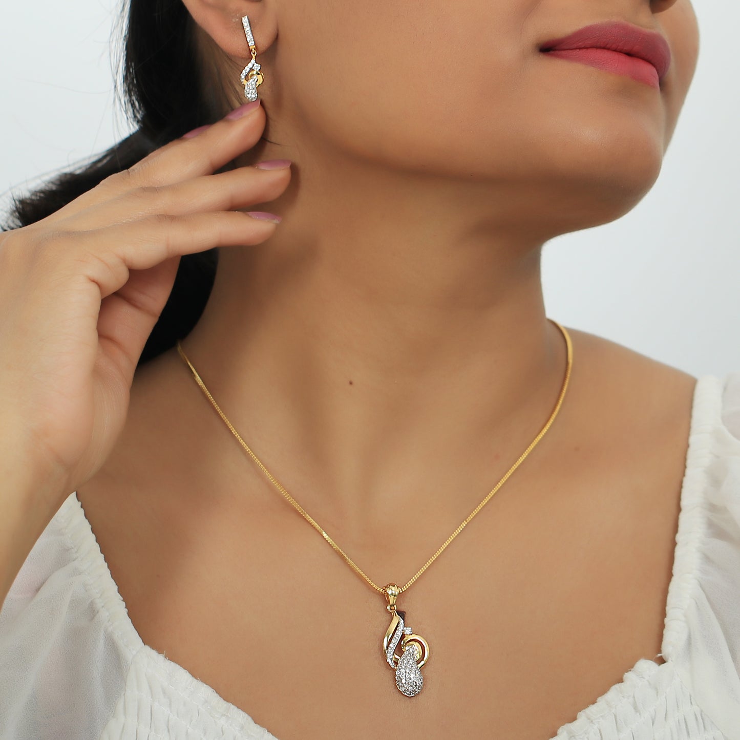 18KT 1.26 Ct Natural Diamond Pendant And Earrings Set, IGI Certified Jewelry
