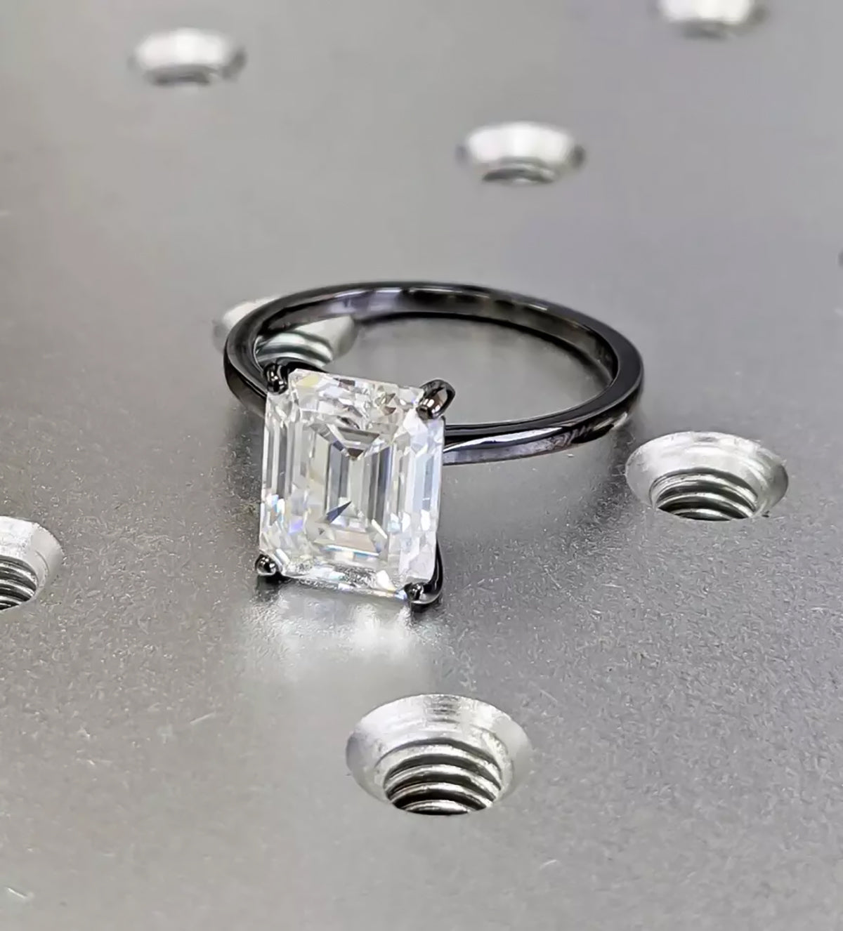 2.52 Ct Emerald Cut Certified F VS1 White Moissanite Ring For Lady 18K Gold Plated 18K Gold Plated