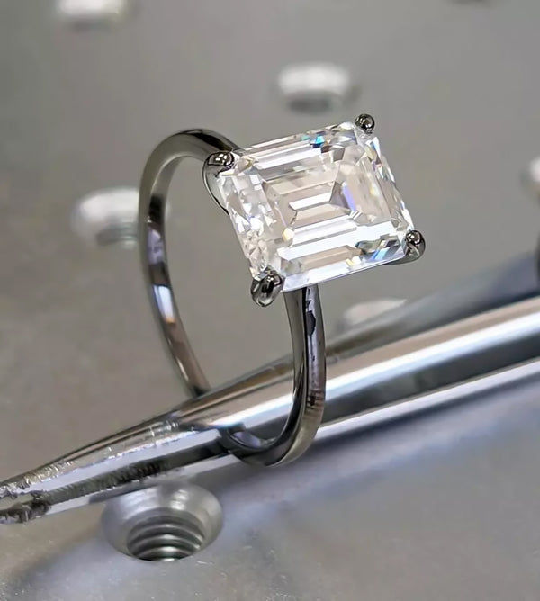 2.52 Ct Emerald Cut Certified F VS1 White Moissanite Ring For Lady 18K Gold Plated 18K Gold Plated
