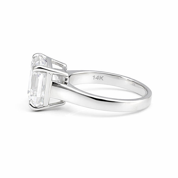 Close-up of 2.8ct asscher cut lab diamond, VS1 clarity, full crown view