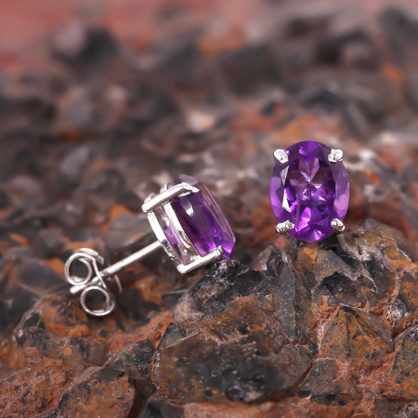 Close-up of oval amethyst gemstone displaying purple hue and clarity