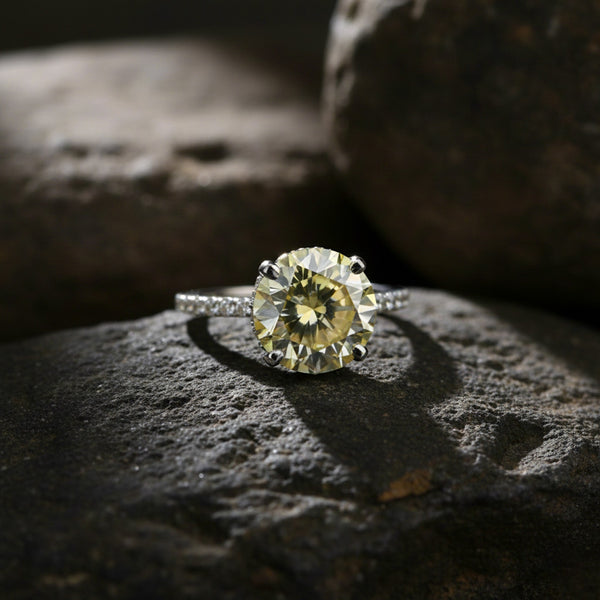GEMHUB & CO. 2.90 Ct round cut champagne lab grown diamond ring with VS1 clarity in 18k gold vermeil.