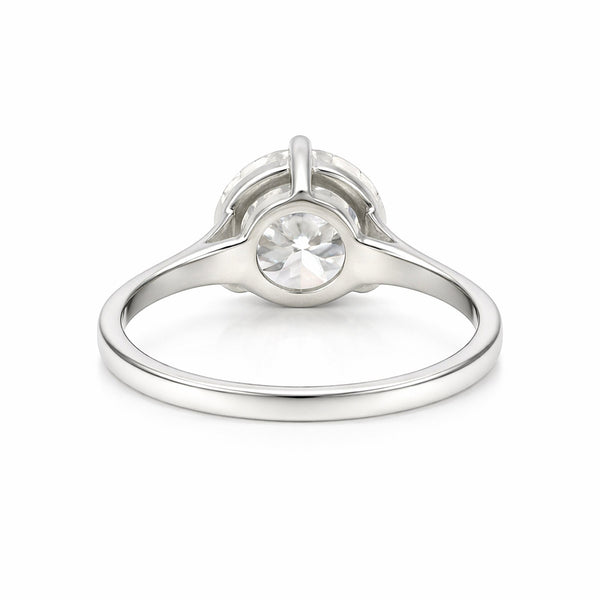 GEMHUB & CO. 2.20 Ct round cut lab grown diamond ring in 18k gold vermeil, VS1 clarity.