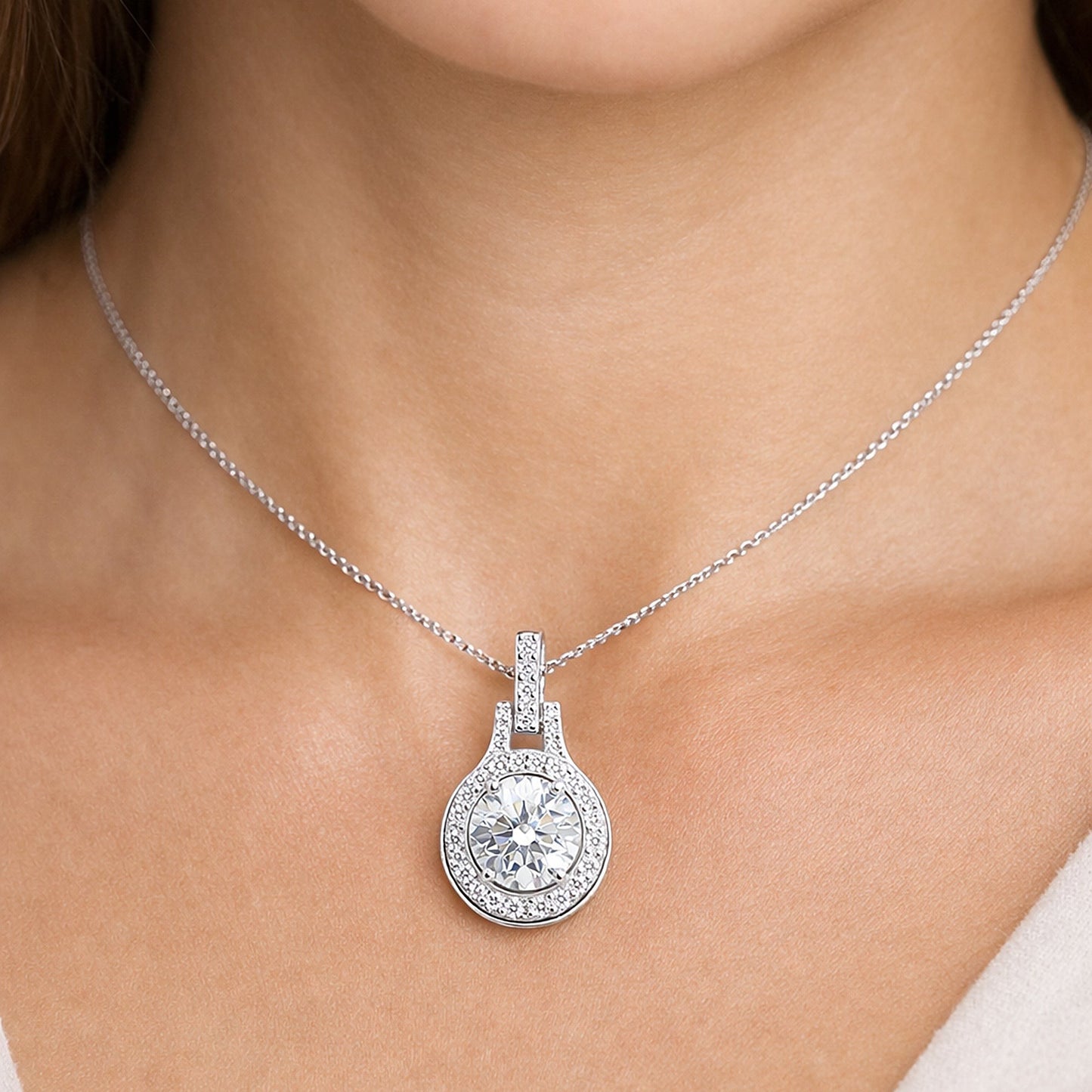 GEMHUB & CO. 2.50 Ct round cut lab grown diamond pendant in 18k gold vermeil with VS1 clarity.