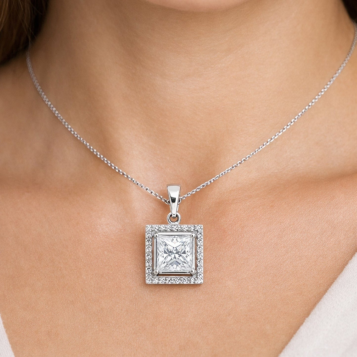 GEMHUB & CO. 2 Ct princess cut lab-grown diamond pendant with VS1 clarity in 18k gold vermeil.