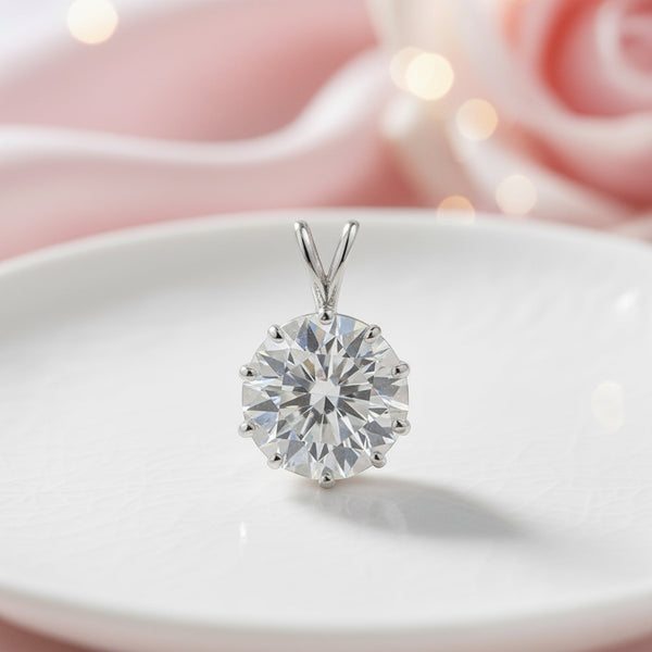 GEMHUB & CO. 4.00 Ct round cut lab grown diamond pendant in 18k gold vermeil, VS1 clarity, white color.