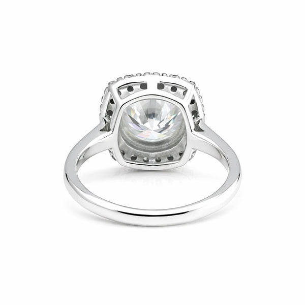 GEMHUB & CO. 4.00 Ct round cut lab grown diamond ring in 18k gold vermeil with VS1 clarity.
