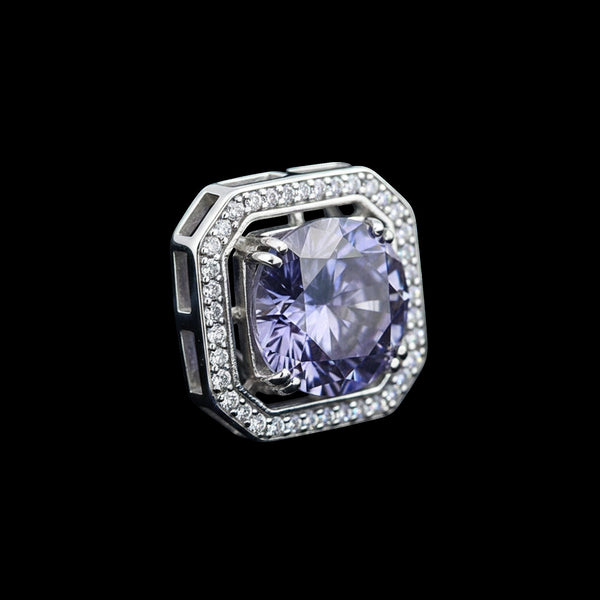 GEMHUB & CO. 3 Ct round cut blue lab-grown diamond pendant with VS1 clarity, set in 18k gold vermeil with a halo of small white diamonds.