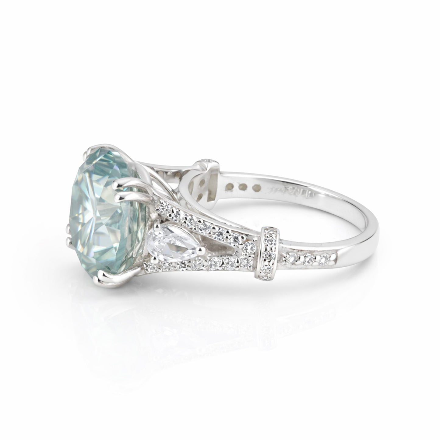 GEMHUB & CO. 5 Ct round cut blue lab grown diamond ring with VS1 clarity, set in 18k gold vermeil with accent stones.