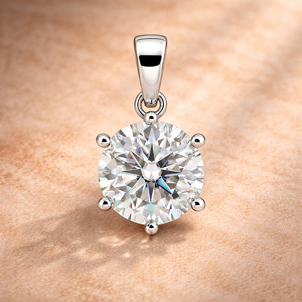 GEMHUB & CO. 3.50 Ct round cut lab grown diamond pendant in 18k gold vermeil, VS1 clarity, white color.