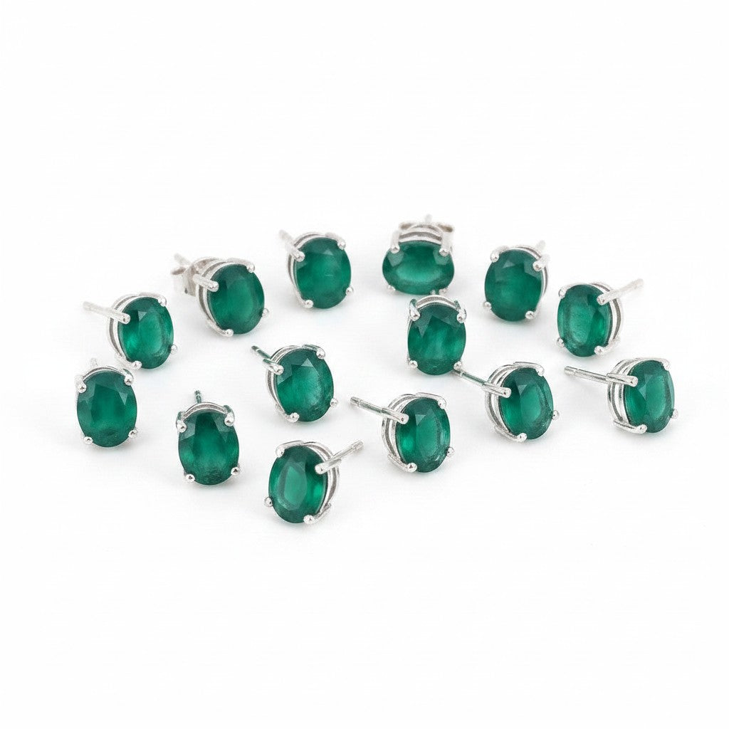 GEMHUB & CO. 5 pairs of oval-cut green emerald stud earrings in 925 sterling silver.