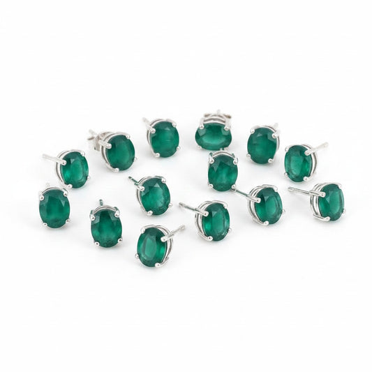 GEMHUB & CO. 5 pairs of oval-cut green emerald stud earrings in 925 sterling silver.