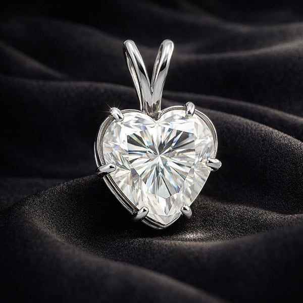 GEMHUB & CO. 3.41 Ct heart cut lab grown diamond pendant in 18k gold vermeil with VS1 clarity.