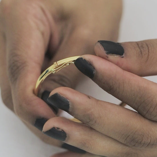 0.55ct Natural Diamond Infinity Leaf Bangle