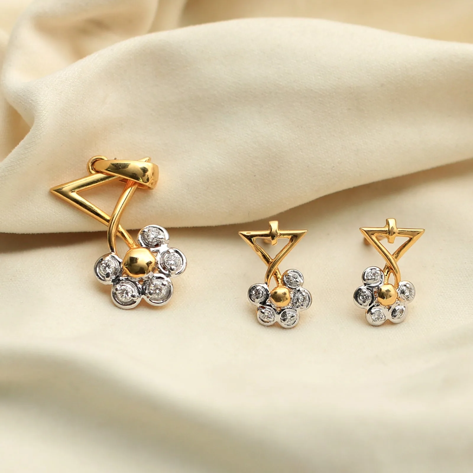 0.18 Ct IGI Certified Natural Diamond Pendant And Earrings Set 18KT Yellow Gold - view 2
