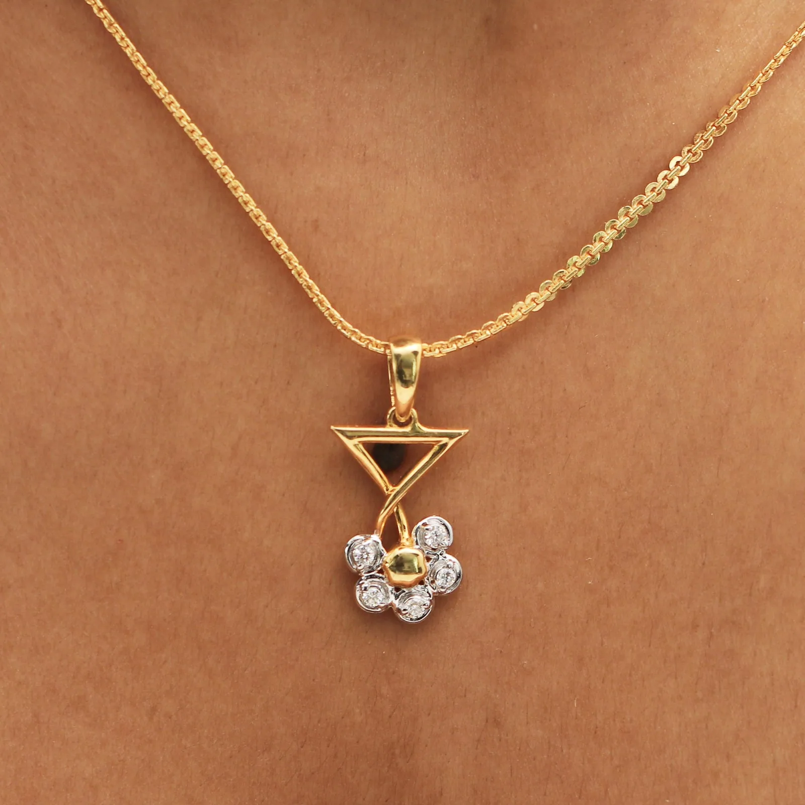 0.18 Ct IGI Certified Natural Diamond Pendant And Earrings Set 18KT Yellow Gold - view 5