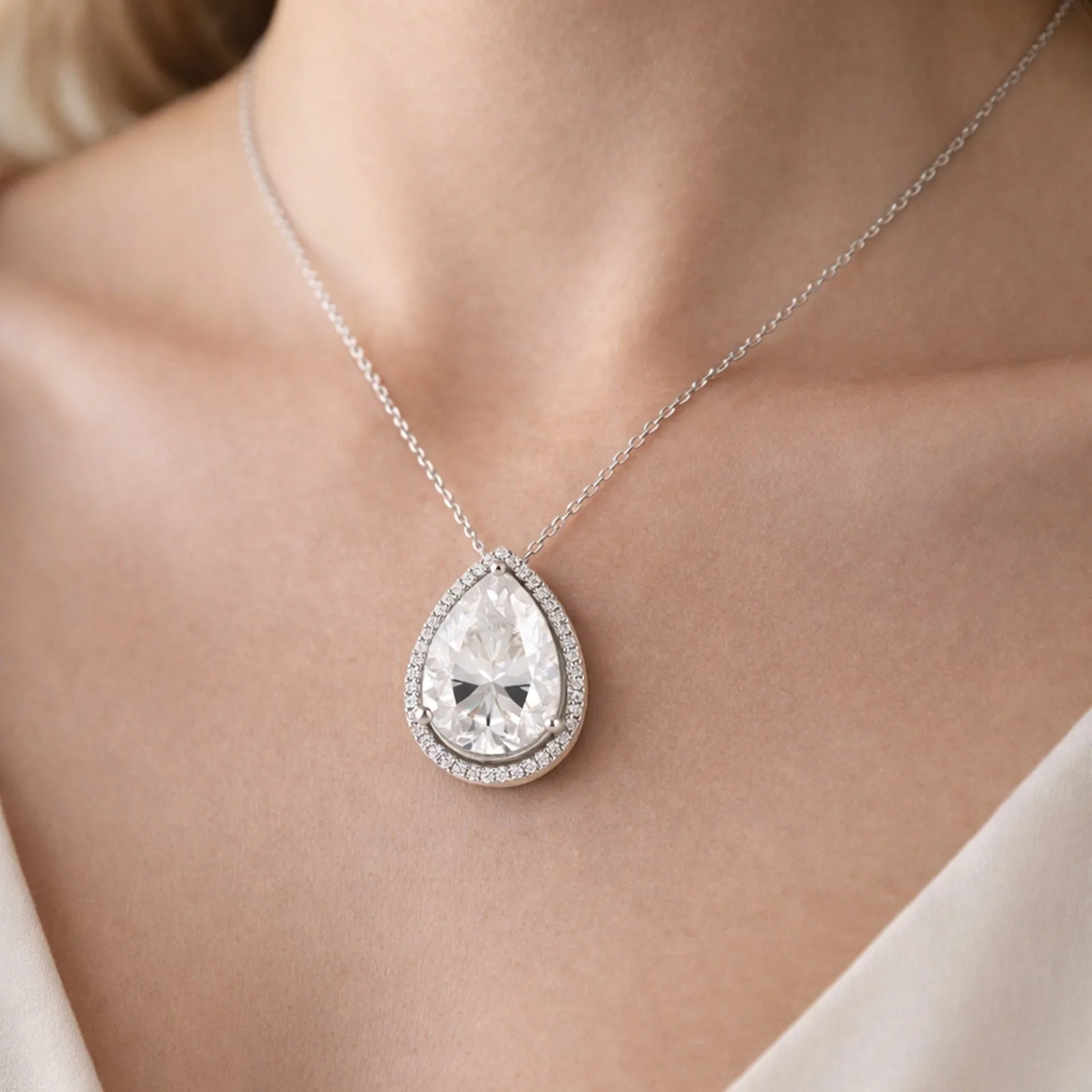 25.50 ct DEW Certified White Moissanite Pendant in 925 Silver – Anniversary Gift - view 2
