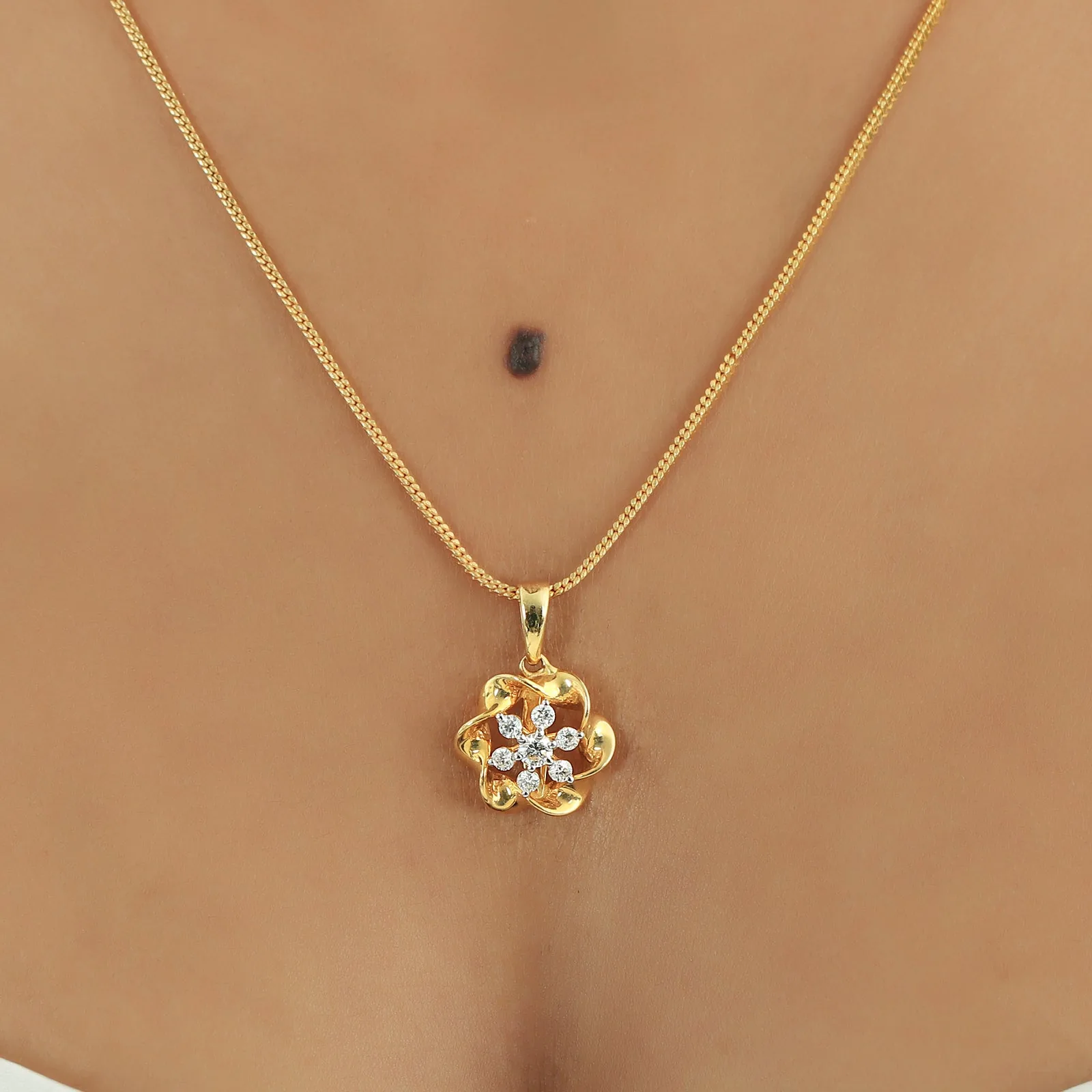 18K Gold Vermeil Pendant with 0.29 Ct IGI Certified Natural Diamond for Women - view 3
