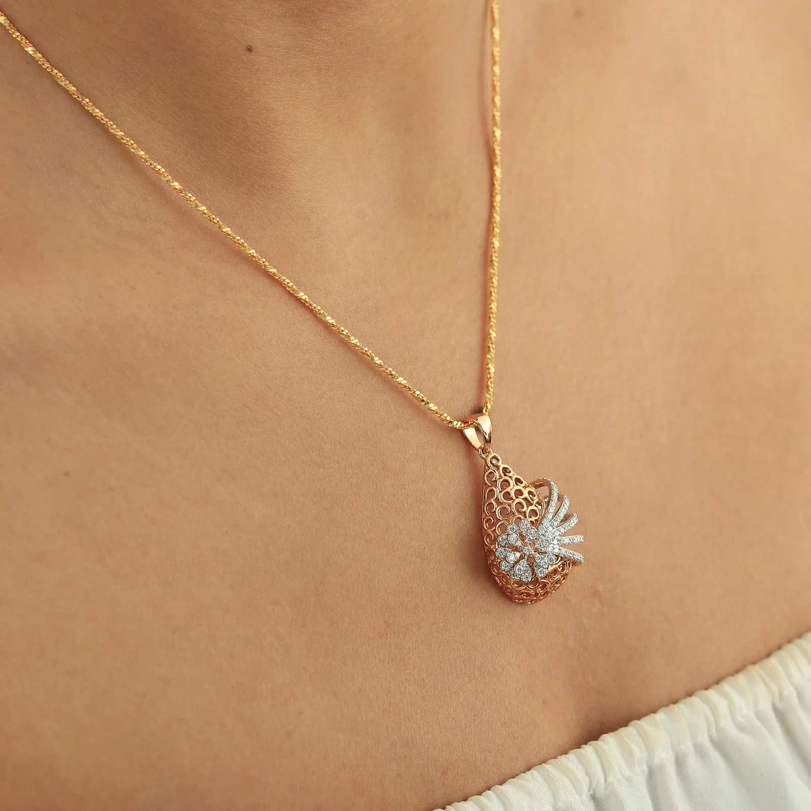 0.88ct Natural Diamond Pendant Necklace - view 4