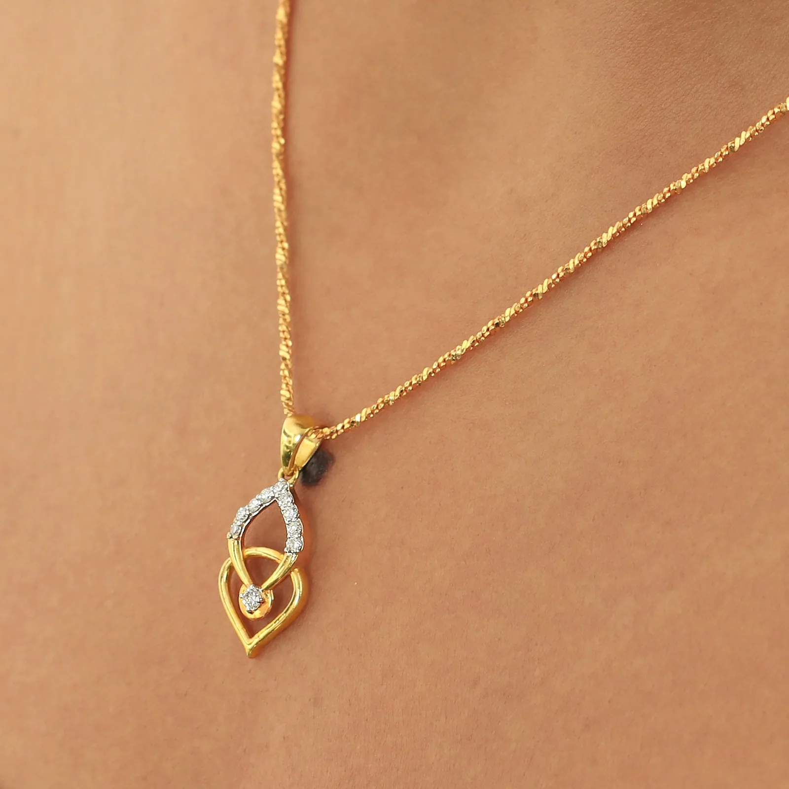 0.26 Ct IGI Certified Natural Diamond Necklace Pendant in 18K Gold Vermeil for Women - view 4