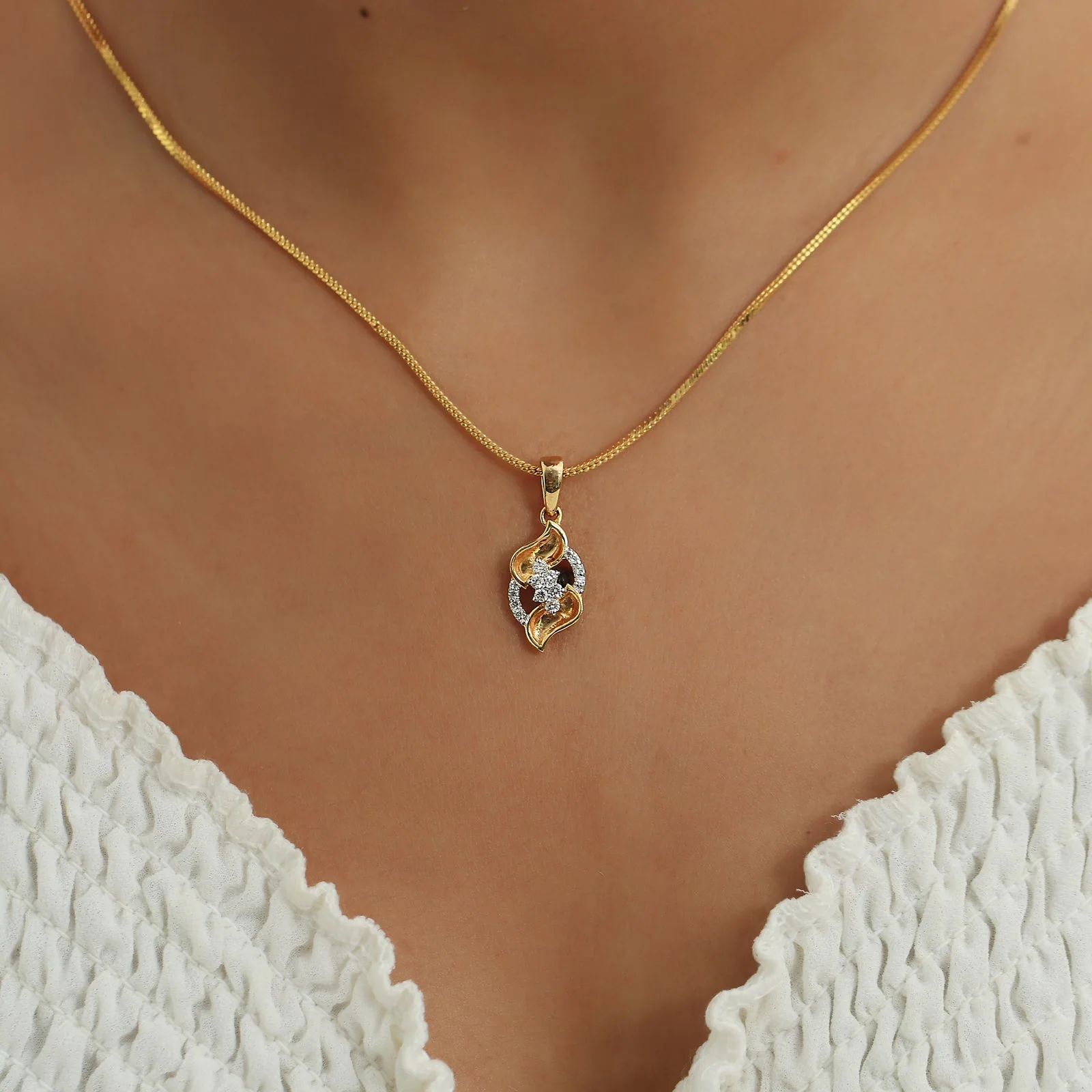 0.38 Ct Natural Diamond Pendant And Earrings Set 18KT Yellow Gold IGI Certified - view 3
