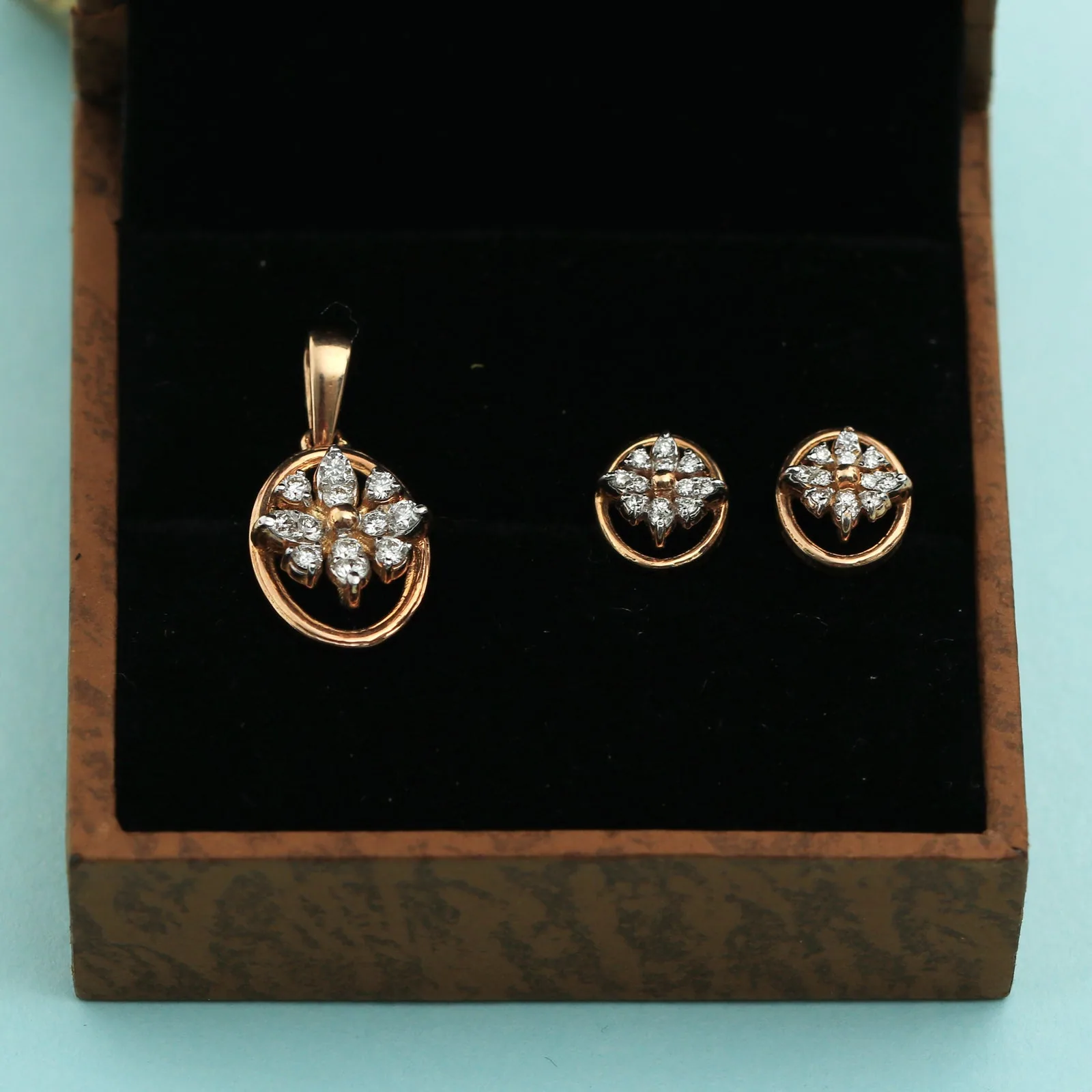 0.58 Ct.18KT Rose Gold Pendant And Earrings Set with Natural Diamonds, IGI Cert - view 3