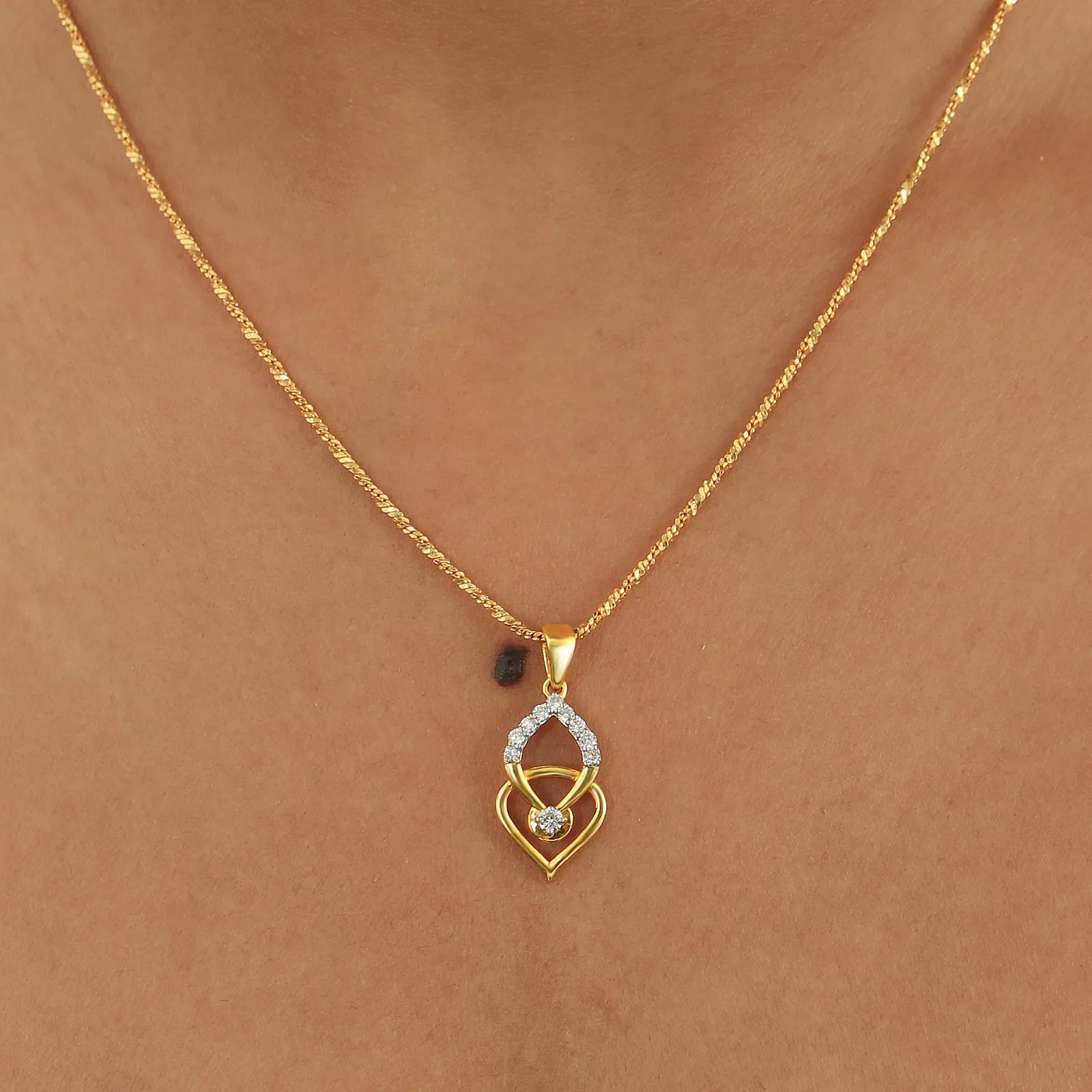 0.26 Ct IGI Certified Natural Diamond Necklace Pendant in 18K Gold Vermeil for Women - view 5