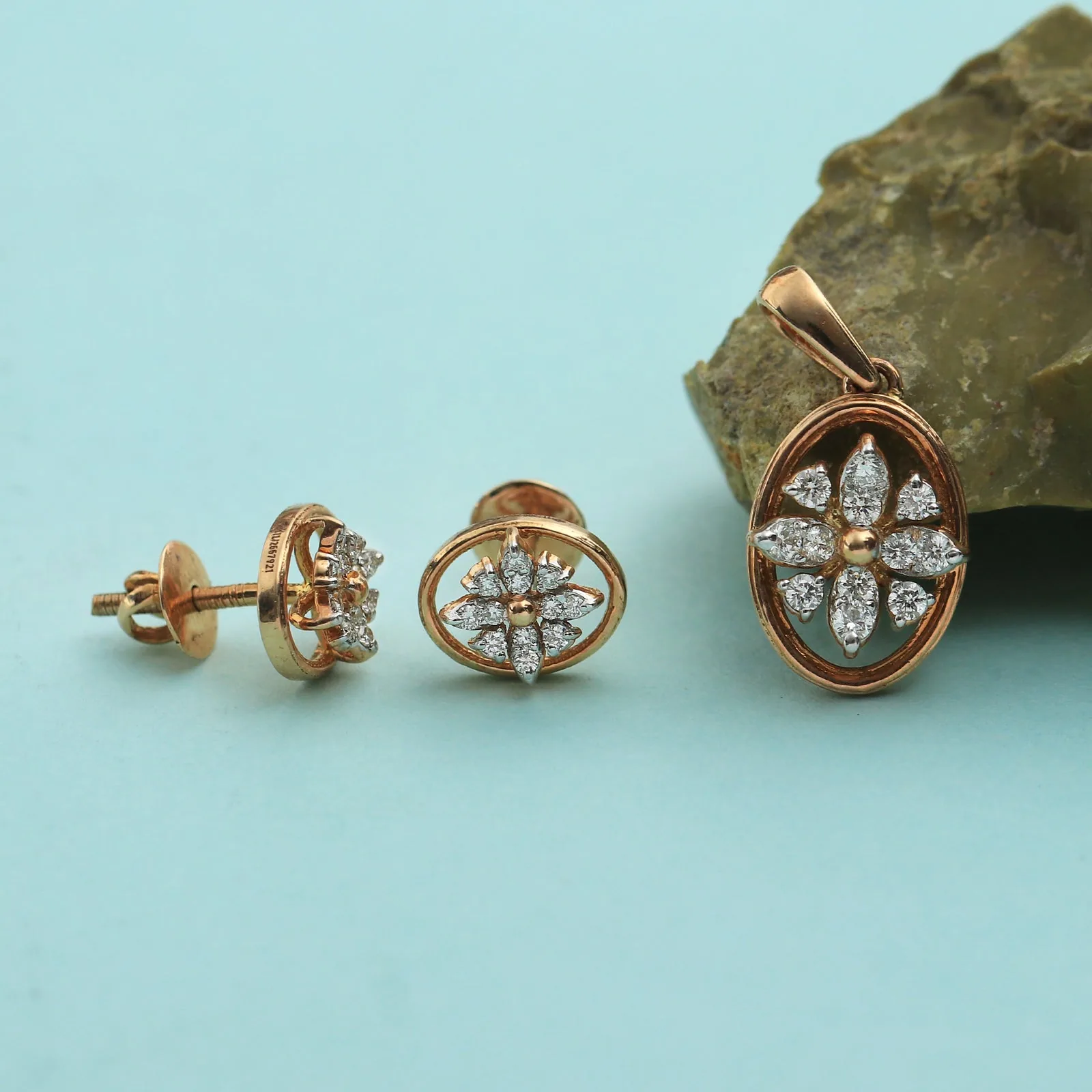 0.58 Ct.18KT Rose Gold Pendant And Earrings Set with Natural Diamonds, IGI Cert - view 6